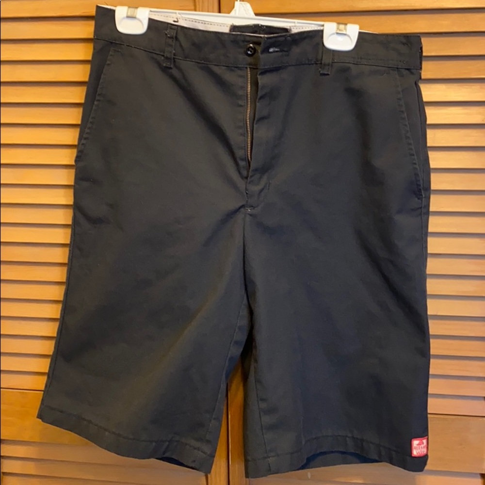 Men’s Vans Red Kap black shorts